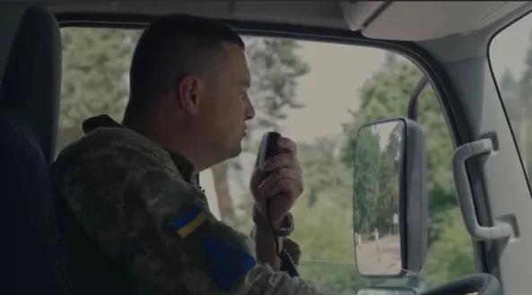 Нам тут жити. Екосистема спільних благодійних ініціатив Київстар та Повернись живим. Передали військовим пікапи, техніку та обладнання